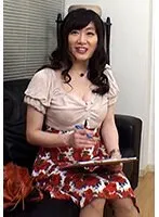 M724G-004 -  I called out to a wife who was going around town, tricked her into giving me a reward, and brought her in to have naughty pranks and have sex with her!